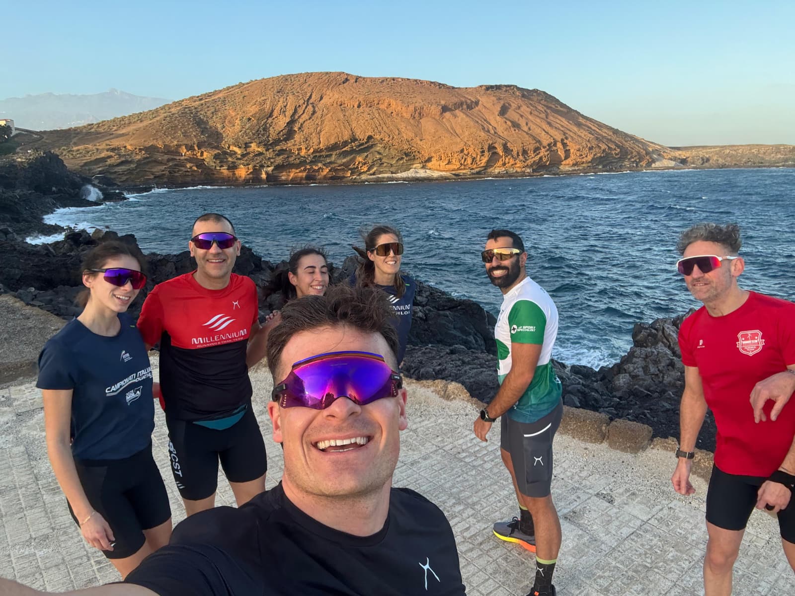 Momento relax e condivisione post allenamento sul mare